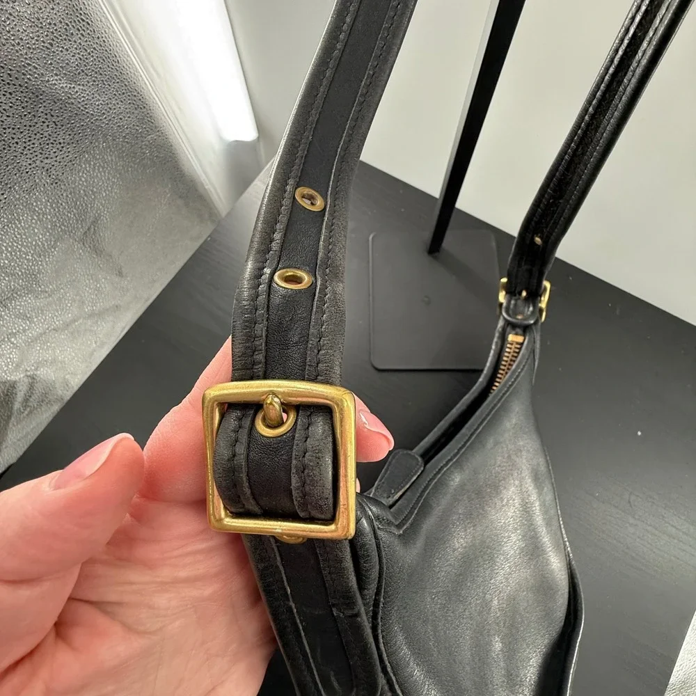Vintage‎ Coach Janice Black Leather Crossbody USA Made 90s Brass - Picture 3 of 9